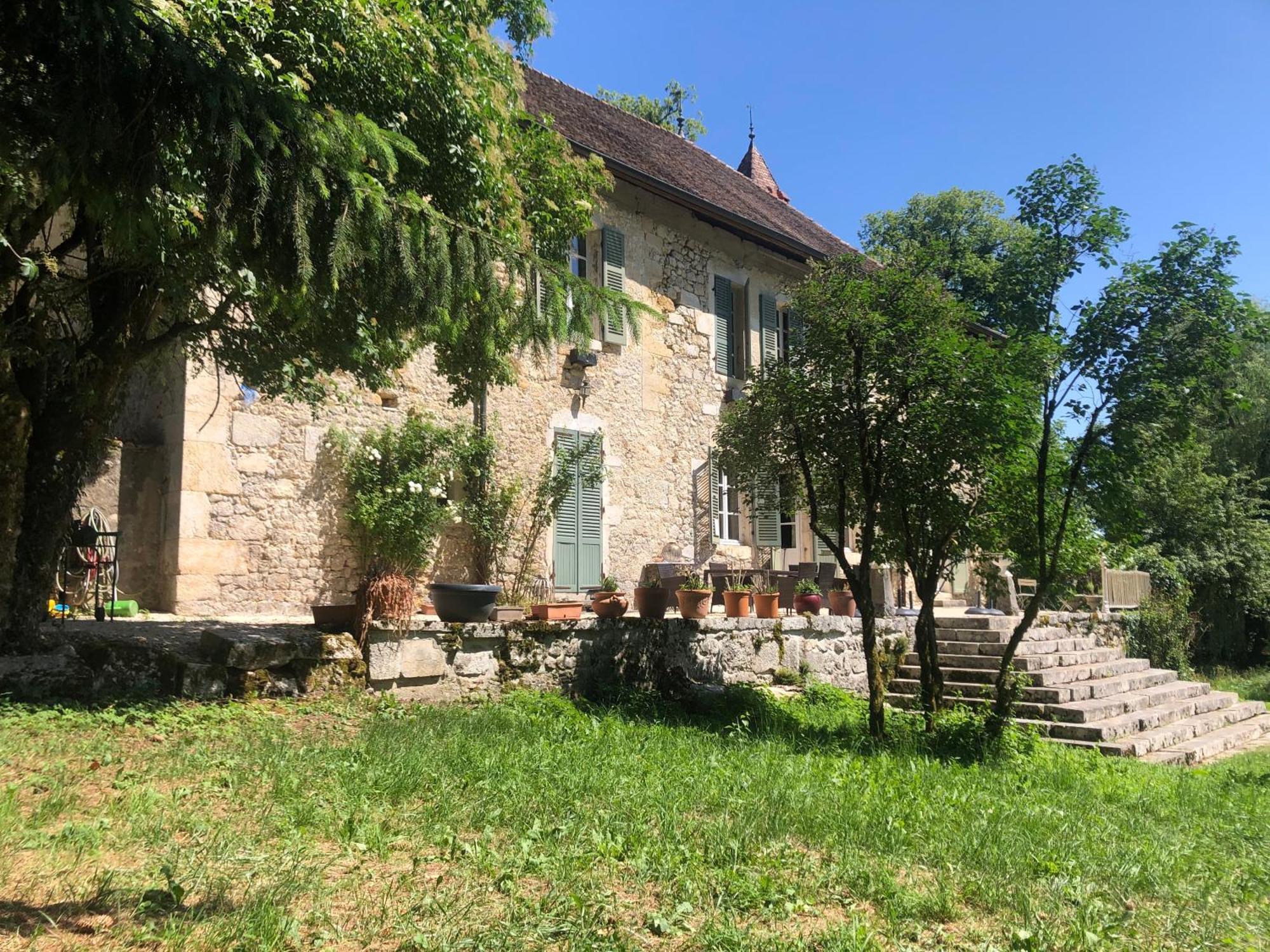 Domaine du Très-Haut - Château de Montanges Esterno foto